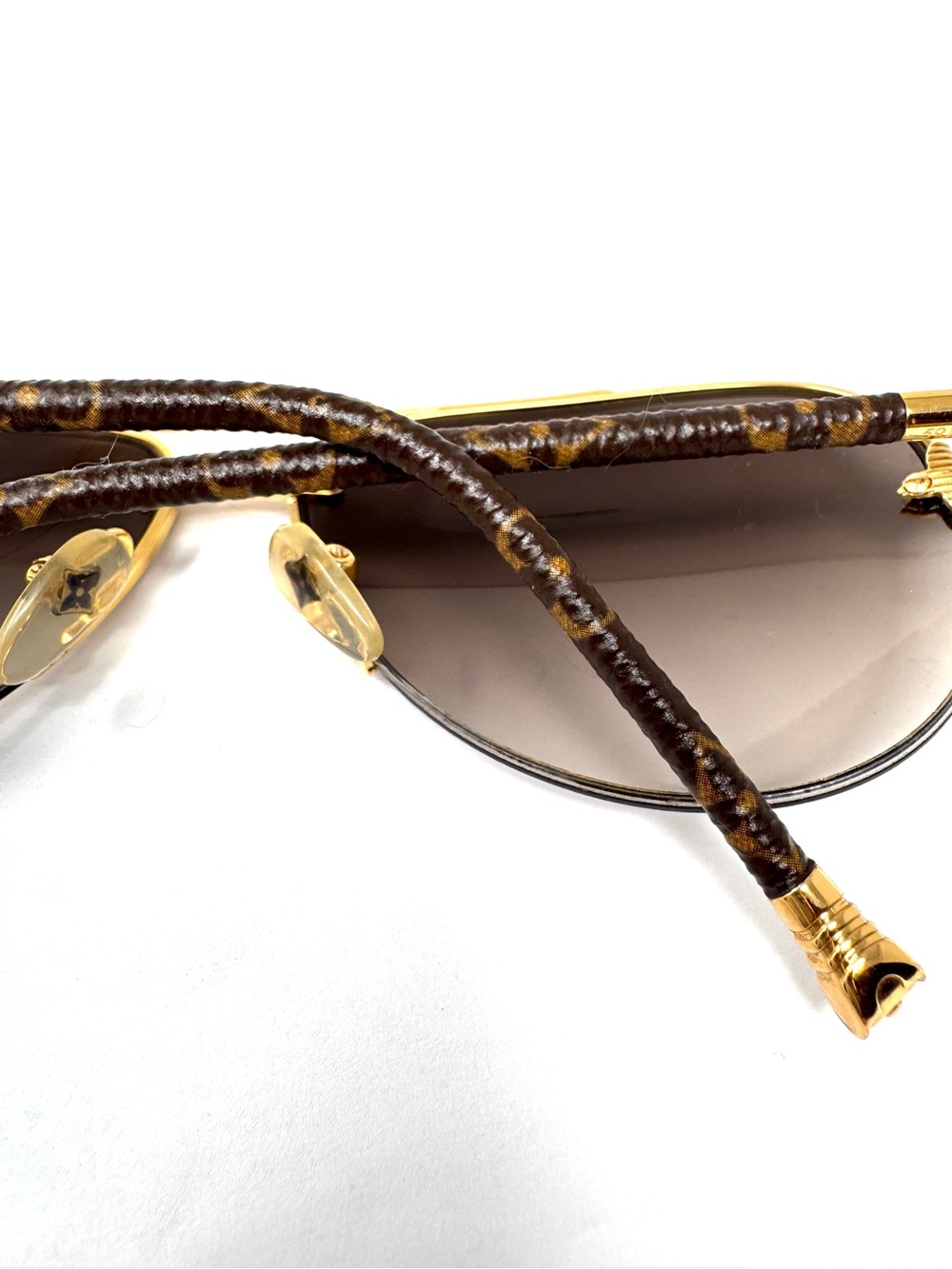 LOUIS VUITTON aviator sunglasses, unisex, made in Italy